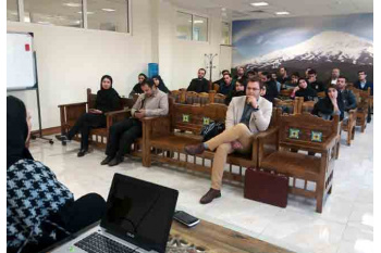 مکان بازار «چیگل» در صندلی تجربه مرکز هدایت شغلی دانشگاه علم و فرهنگ