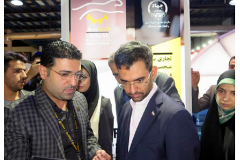 بازدید وزیر ارتباطات و فناوری اطلاعات از غرفه سازمان تجاری‌سازی فناوری و اشتغال دانش‌آموختگان